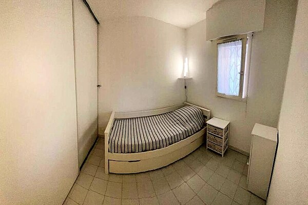 Appartement aan zee in Six Fours met uitzicht op de haven van Coudoulière - thumbnail 6