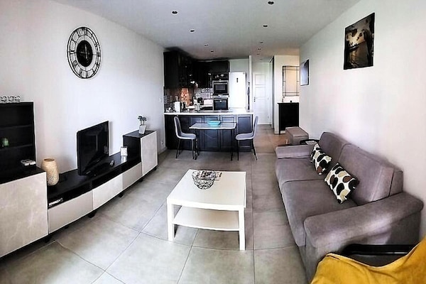 Licht appartement op 200m van zee met tuin en zwembad in Six-Fours - thumbnail 2