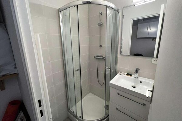 Knus appartement op 100 meter van zee in Six-Fours-les-Plages - thumbnail 5