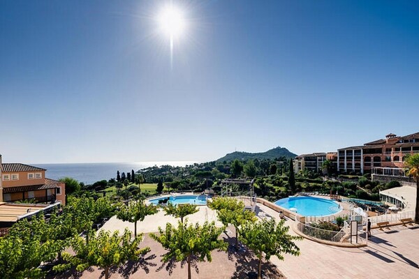 Knusse studio voor 5 aan de Côte d'Azur met zwembaden en zeezicht - thumbnail 6
