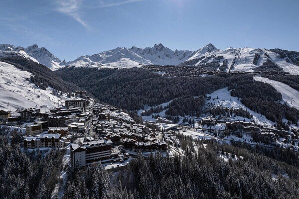 Ruim appartement met jacuzzi, vlakbij de piste in Courchevel Moriond - thumbnail 4