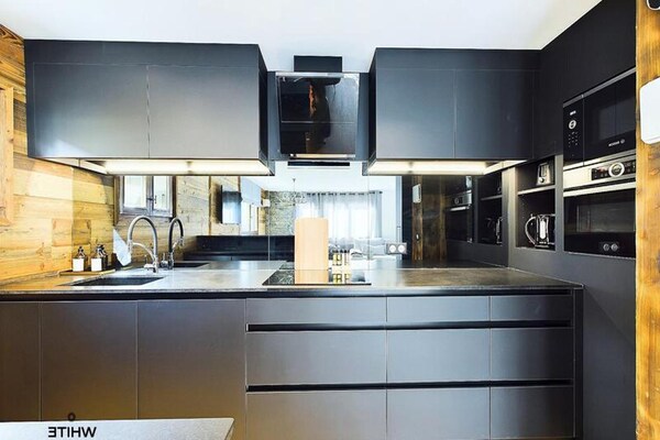 Gerenoveerd chalet-appartement voor 10 personen, 400m van de lift in Courchevel - thumbnail 3