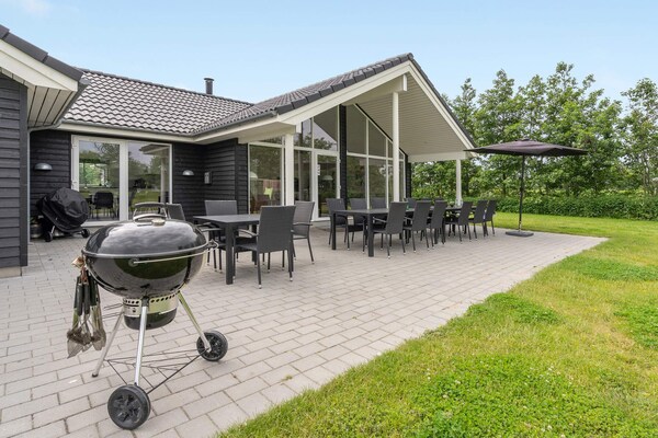 Op 900 m van zee: luxe vakantiehuis in Idestrup voor 16 personen - thumbnail 3