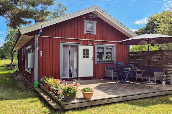 Rustgevend vakantiehuis in het bos van Färjestaden, Öland - thumbnail 3