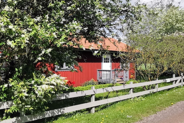 Rustgevend vakantiehuis in het bos van Färjestaden, Öland - thumbnail 5