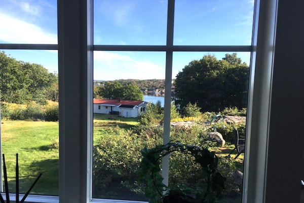 Vrijstaand vakantiehuis op 50m van zee met weids uitzicht op Koön, Marstrand - thumbnail 1