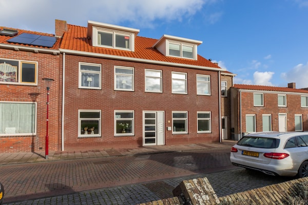 't Zoete Licht Residenz: charmant vakantiehuis op 100 meter van het strand in Zoutelande - thumbnail 1