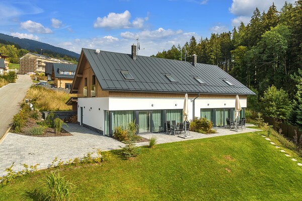 Moderne villa voor 8 aan de voet van de skipistes in Černý Důl - thumbnail 6