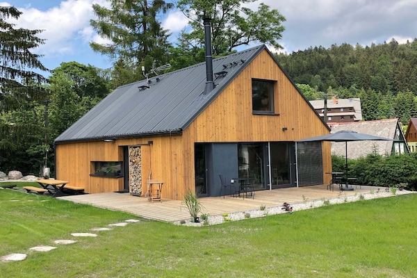 Villa aan de golfbaan in Bedřichov voor 12 personen, 100m van de skilift - thumbnail 1