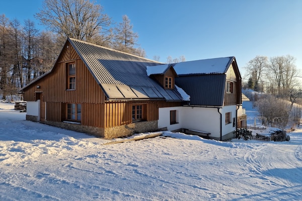 Op 1,5 km van de piste: gezellig vakantiehuis in Vysoké nad Jizerou - thumbnail 1