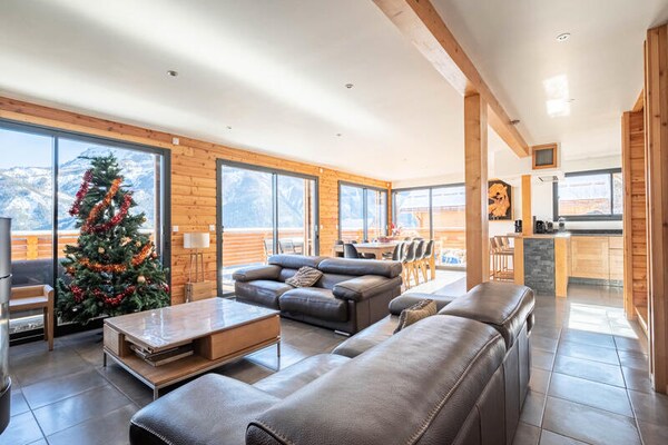 Ruim chalet voor 16 personen met jacuzzi, vlakbij de gondel in Pra Loup - thumbnail 1