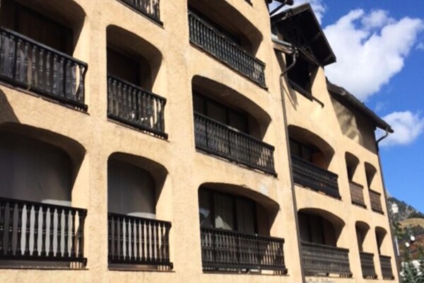 Gerenoveerd studio-appartement op 50m van de piste in Montgenèvre - thumbnail 2