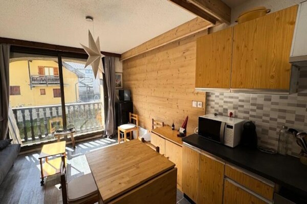 Gerenoveerd studio-appartement op 50m van de piste in Montgenèvre - thumbnail 4