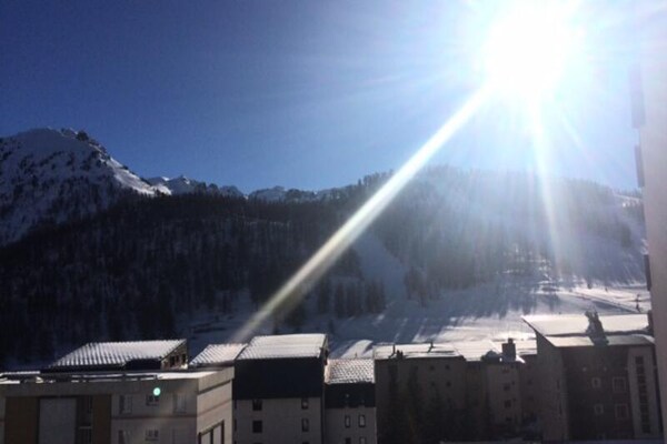 Licht appartement op 100m van de piste met balkon en uitzicht in Montgenèvre - thumbnail 3