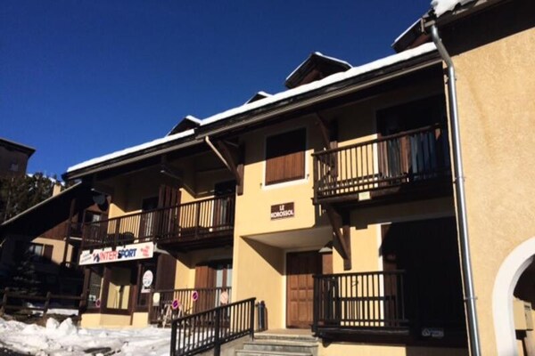 Ruim appartement voor 8 personen in Montgenèvre, op 100 meter van de piste - thumbnail 1