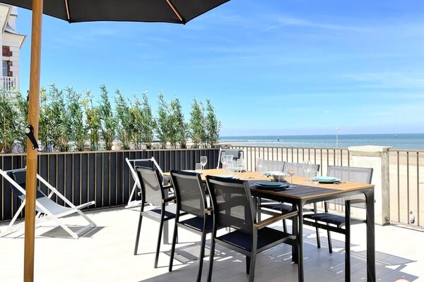 Roches Normandes: Appartement met Zeezicht en Terras in Trouville-sur-Mer - thumbnail 1
