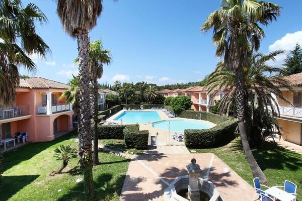 Knus appartement in Port Grimaud met zwembad, vlakbij St. Tropez - thumbnail 1