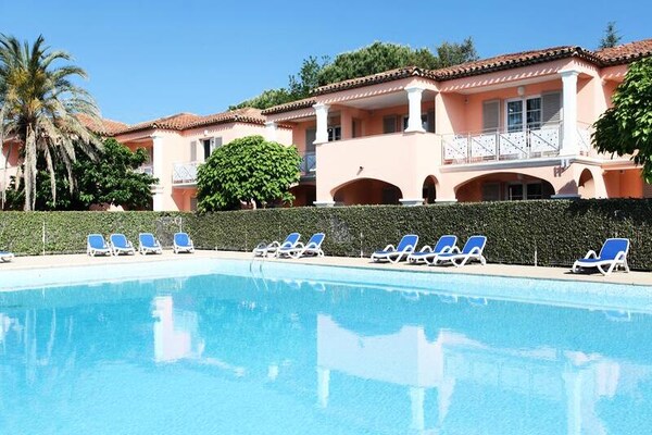 Knus appartement in Port Grimaud met zwembad, vlakbij St. Tropez - thumbnail 2