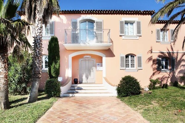 Knus appartement in Port Grimaud met zwembad, vlakbij St. Tropez - thumbnail 4
