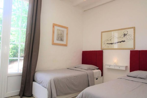 Licht appartement met panoramisch uitzicht en zwembad bij Grimaud - thumbnail 4