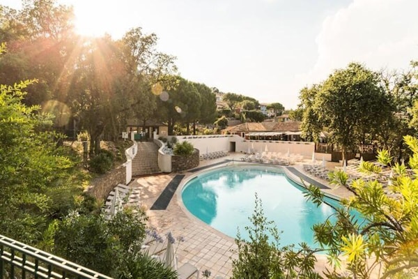 Zonnig appartement in park met uitzicht op de Golf van Saint-Tropez - thumbnail 2