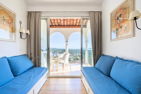 Zonnig appartement in park met uitzicht op de Golf van Saint-Tropez - thumbnail 6