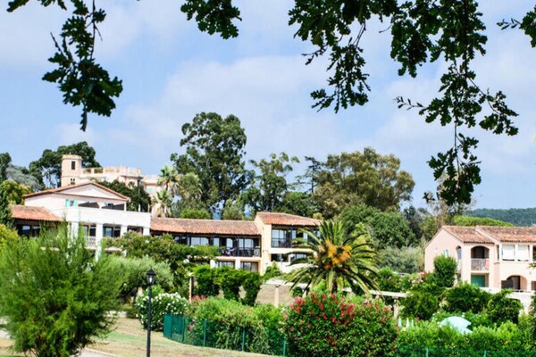 Knus appartement op 500m van strand in bloemrijk Grimaud - thumbnail 5