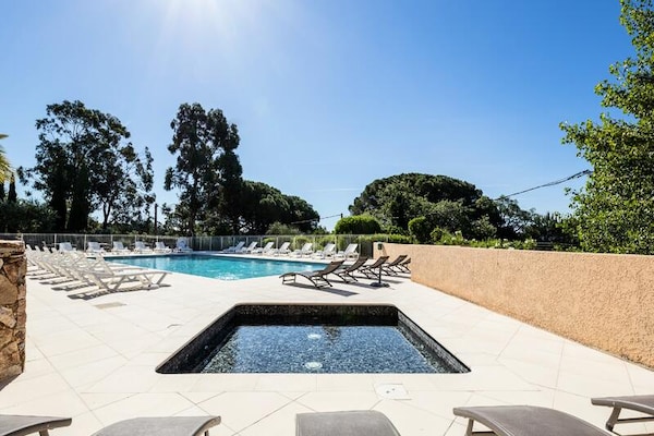 Licht appartement met terras nabij middeleeuws Grimaud en zonnige stranden - thumbnail 5