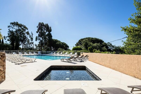 Ruim appartement bij Grimaud met zwembad, vlakbij stranden Golf van Saint-Tropez - thumbnail 4