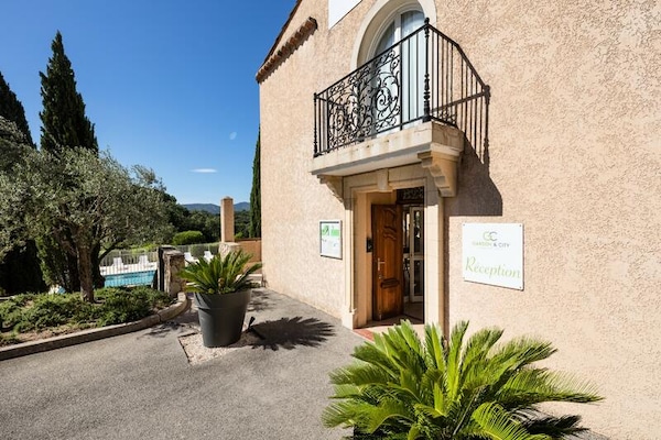 Ruim appartement voor 8 personen bij Grimaud, met zwembad en terras - thumbnail 2