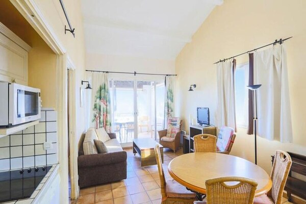 Licht appartement met uitzicht op de baai van St-Tropez, op 3 km van het strand - thumbnail 6
