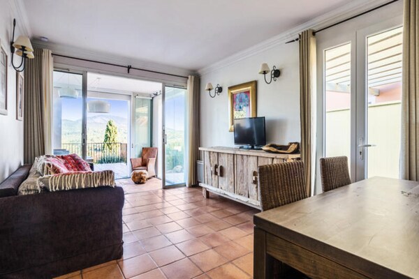 Ruim appartement met zeezicht, zwembad en tuin nabij St. Tropez - thumbnail 3