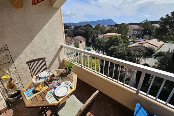 Licht appartement op de 4e etage met zeezicht en balkon in Saint-Mandrier - thumbnail 6