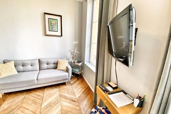 Au Fil De L'eau: Romantisch appartement met uitzicht op de Tempel Neuf in Metz - thumbnail 5