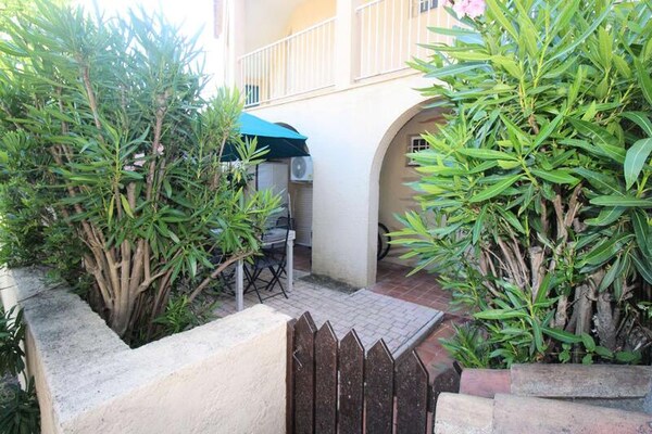 Knus appartement op de begane grond met tuin, op 150m van het strand - thumbnail 1