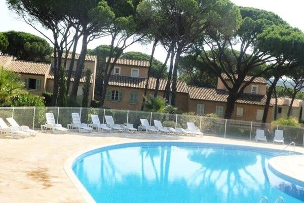 Ruim halfvrijstaand vakantiehuis voor 7 personen met tuin, vlakbij Saint-Tropez - thumbnail 1