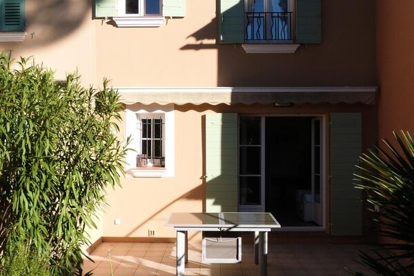 Ruim halfvrijstaand vakantiehuis voor 7 personen met tuin, vlakbij Saint-Tropez - thumbnail 2