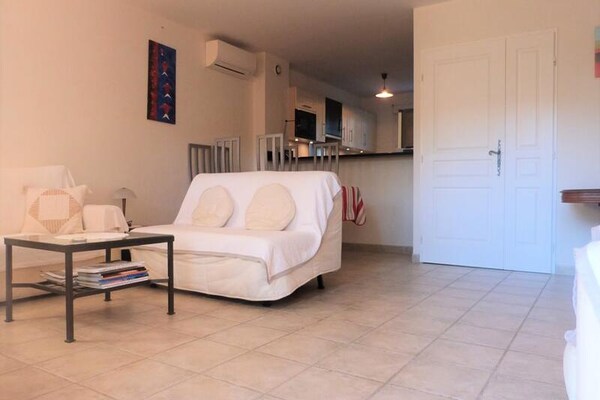 Ruim halfvrijstaand vakantiehuis voor 7 personen met tuin, vlakbij Saint-Tropez - thumbnail 6