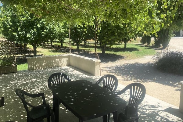 Le Ribbou: Sfeervol appartement met tuin in het hart van Isle-sur-la-Sorgue - thumbnail 2