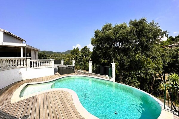 Provençaalse villa met zwembad en uitzicht op de heuvels bij La Londe les Maures - thumbnail 3