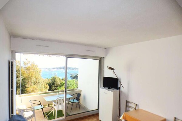Studio met zeezicht en balkon nabij strand en haven in La Seyne-sur-Mer - thumbnail 4