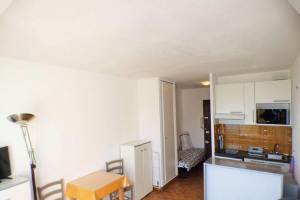 Studio met zeezicht en balkon nabij strand en haven in La Seyne-sur-Mer - thumbnail 6