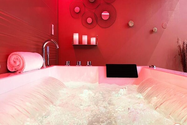 Industriële loft met jacuzzi spa & parkeren in hartje Le Havre - thumbnail 3