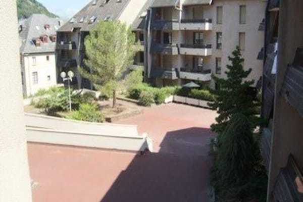 Studio met balkon in centrum Bagnères-de-Luchon, vlakbij de gondel - thumbnail 1