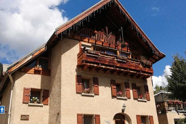 Ruim chaletappartement voor 9 personen met bergzicht in Saint Chaffrey - thumbnail 1