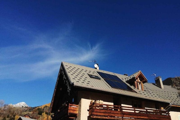 Ruim chaletappartement voor 9 personen met bergzicht in Saint Chaffrey - thumbnail 2