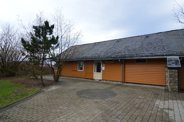 Op 1,0 km van de piste: Ruim chalet Névada voor 8 personen in Ovifat - thumbnail 2