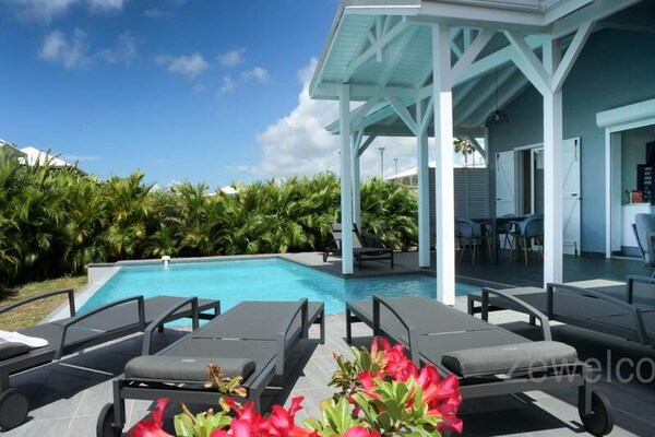 Luxe villa met 4 suites, privézwembad en tuin op 3 minuten van het strand - thumbnail 2