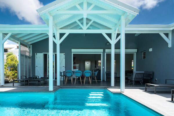 Luxe villa met 4 suites, privézwembad en tuin op 3 minuten van het strand - thumbnail 3