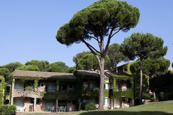 Knus appartement voor 6 bij Saint-Raphaël met zwembad en nabij golfbaan - thumbnail 2